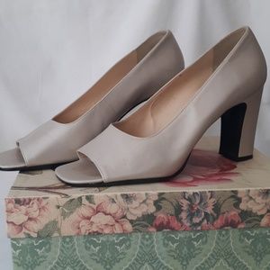 Nine West Pearl Open Toe Pumps sz 10